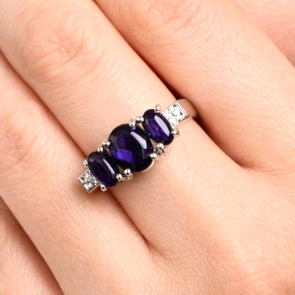 Purple Glass Rhinestone Silver Tone Ring Size 8.5 Modern Traditional R-TN17